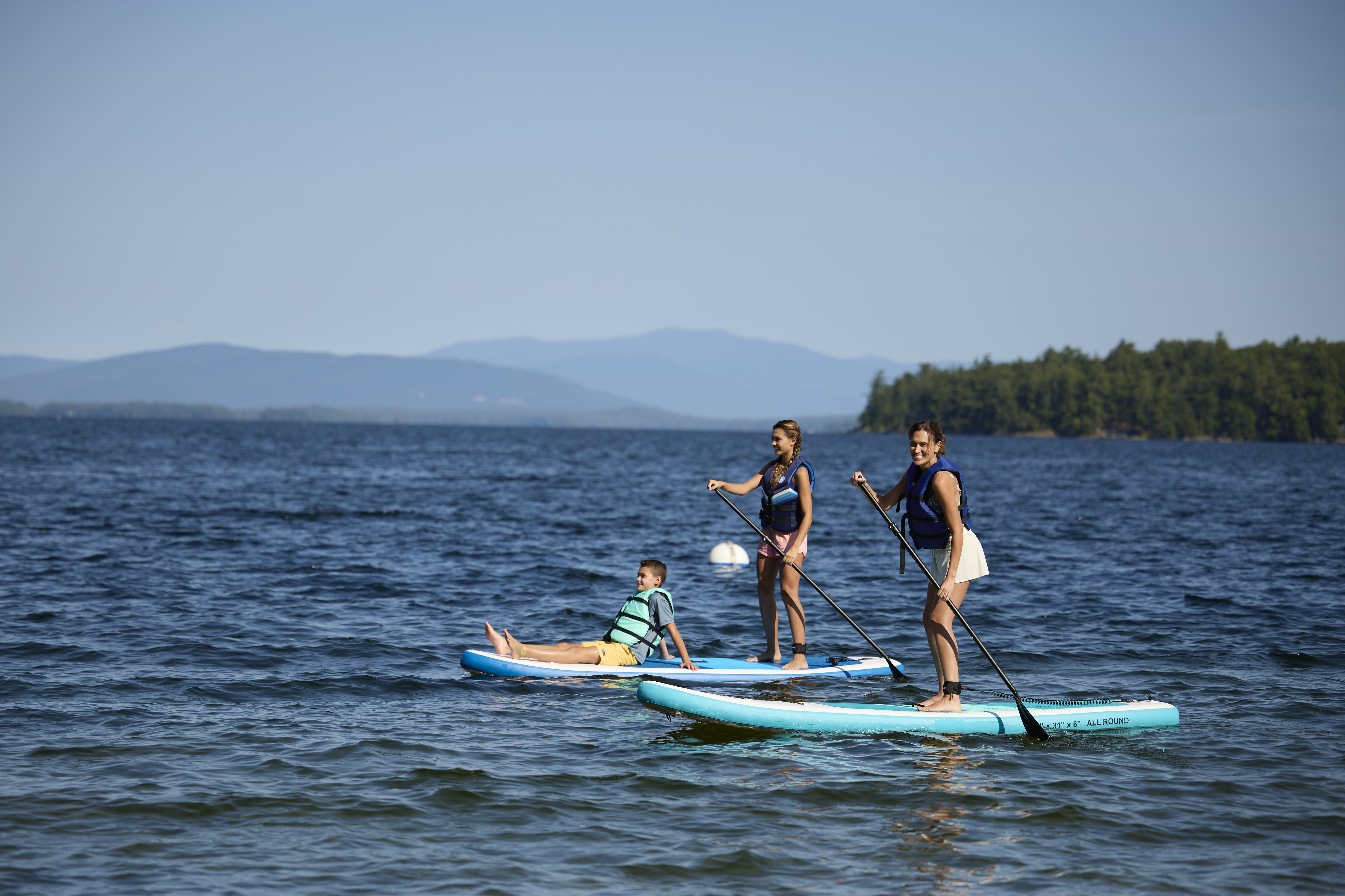 FAmily paddleboarding